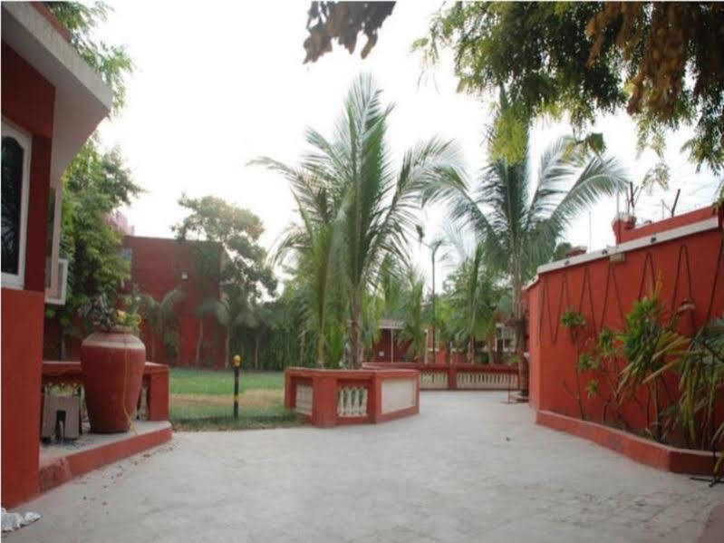 Royal Hotel Ahmedabad Luaran gambar